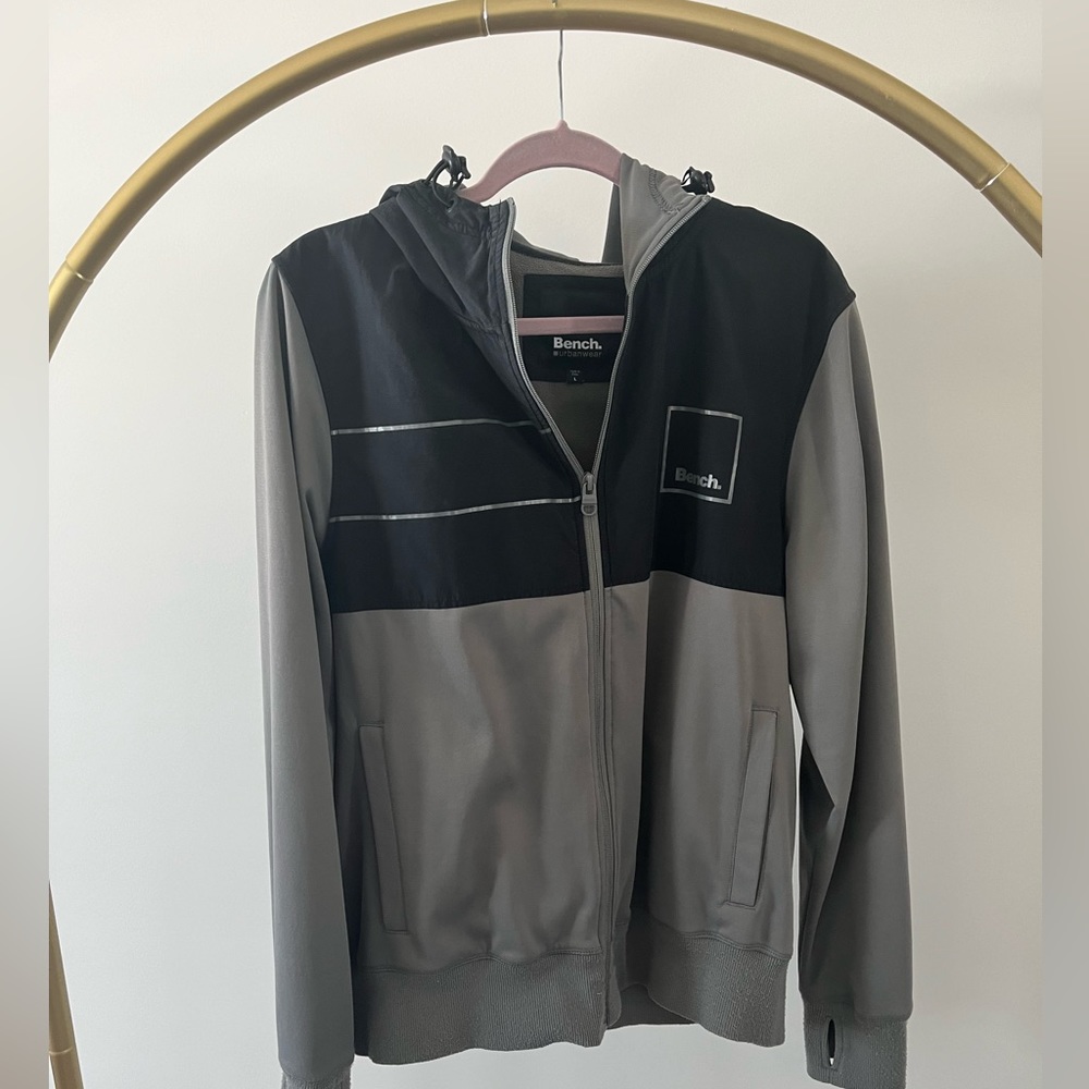 Men’s Bench Zip-Up Sweatshirt Size L